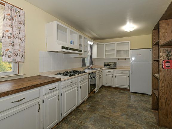 5th image of 36 Spring Street