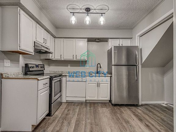 5th image of 245 Alexandria St