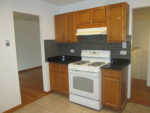 3rd image of 508 Illinois St