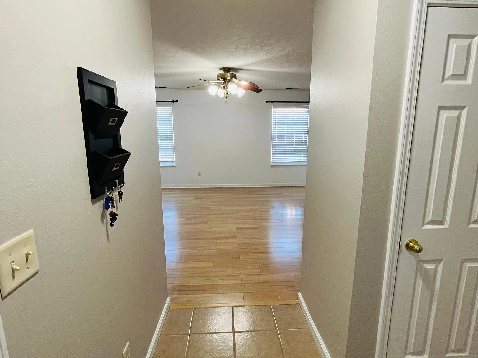 3 bed, 1200 sqft, $1,900 — Photo 4