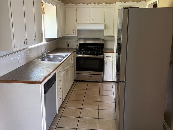 2nd image of 228 E Oklahoma Pl