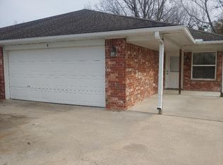 2566 N Center St #D, Fayetteville, AR 72701