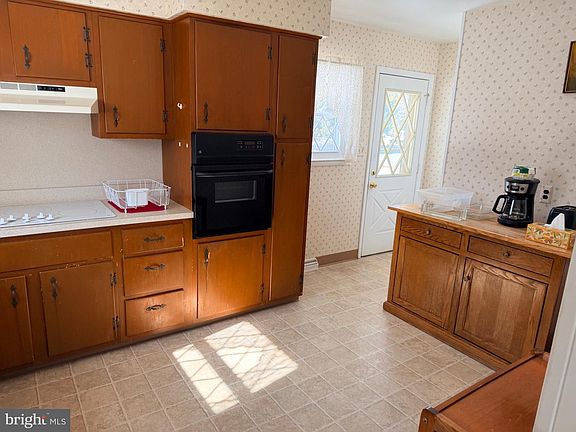5th image of 310 Oakwood Dr