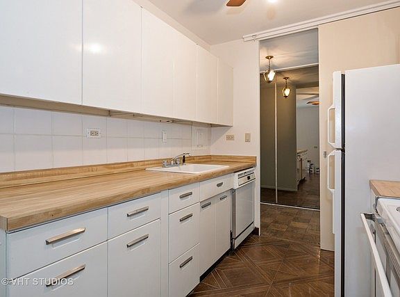 4th image of 900 N Lake Shore Dr #1309-11
