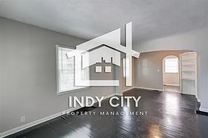 3 bed, 1.0 bath, 1024 sqft, $1,500 — Photo 2
