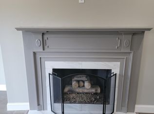 950 E Rue De La Banque St #204, Saint Louis, MO 63141