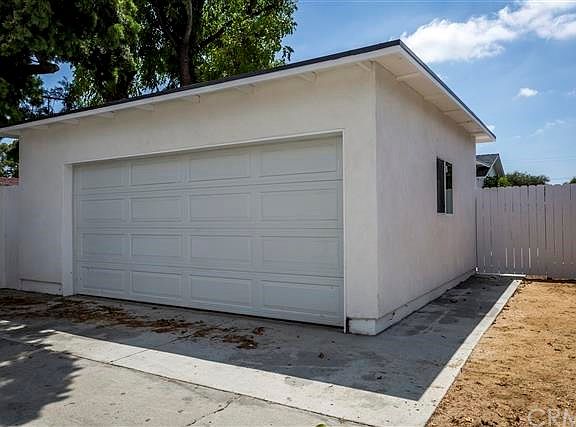 3rd image of 908 N Clementine St