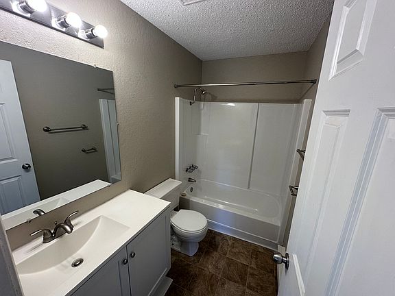 5th image of 315 Fern St