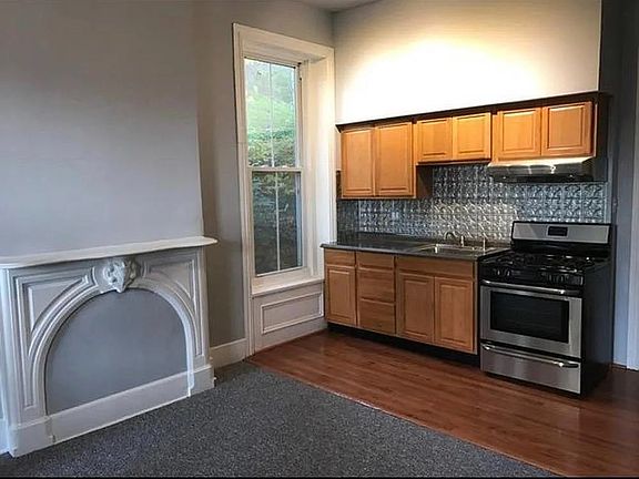 3rd image of 321 High St #2
