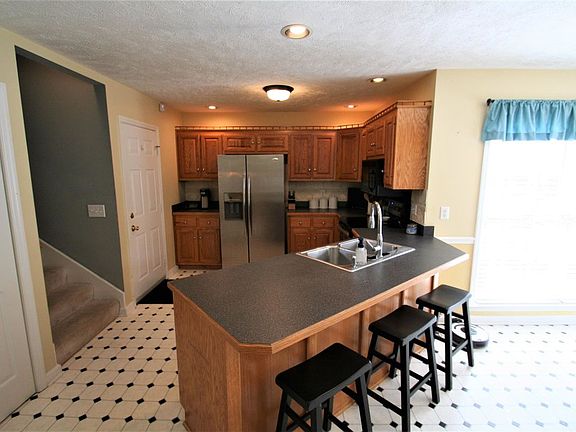 4th image of 100 Copperfield Ct