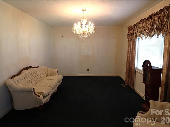 3rd image of 2157 Ridgewood Dr