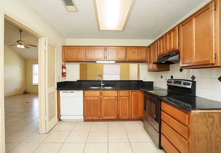 8215 Summer Quail Dr — Photo 14