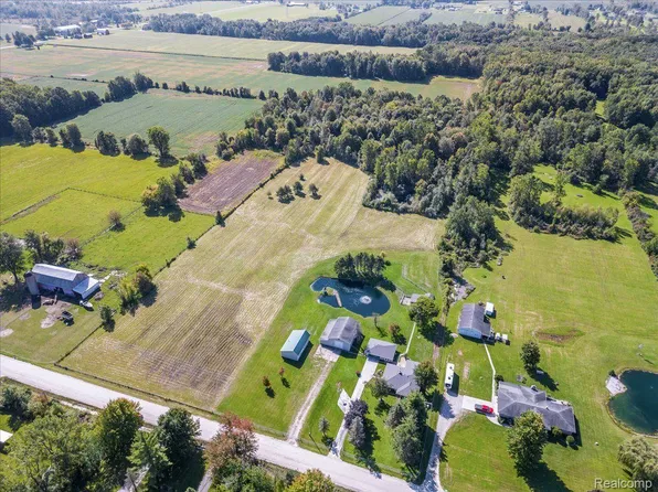 10249 Lindsey Rd, Casco, MI 48064