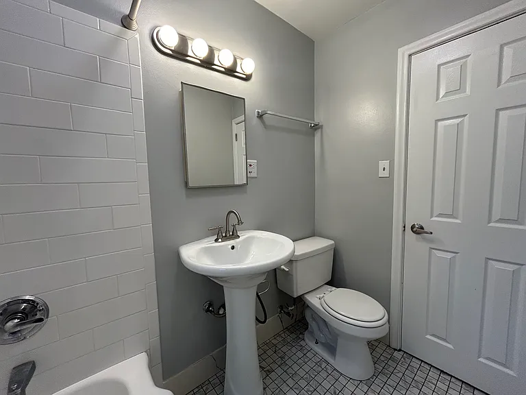Royal Gardens Apartments — Photo 38