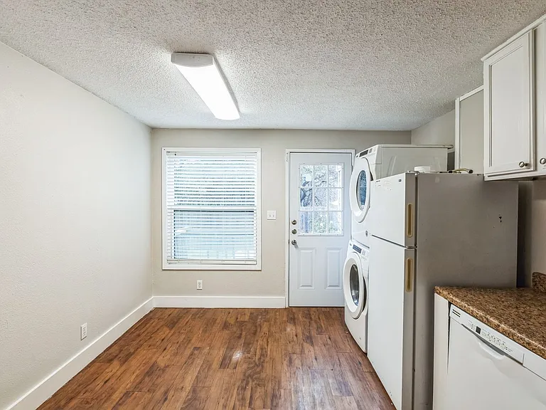 20600 Bonanza St #4 — Photo 7