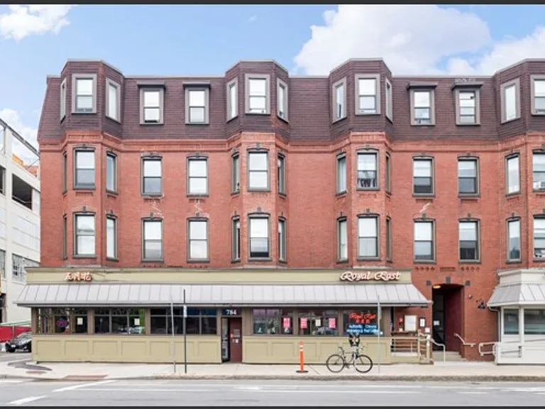 796 Main St — Photo 3