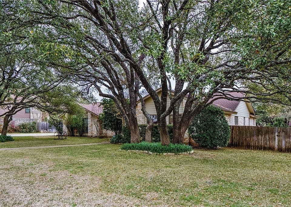 1st image of 2809 Great Oaks Dr