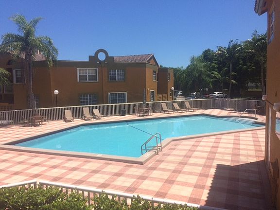 4th image of 9741 Fontainebleau Blvd