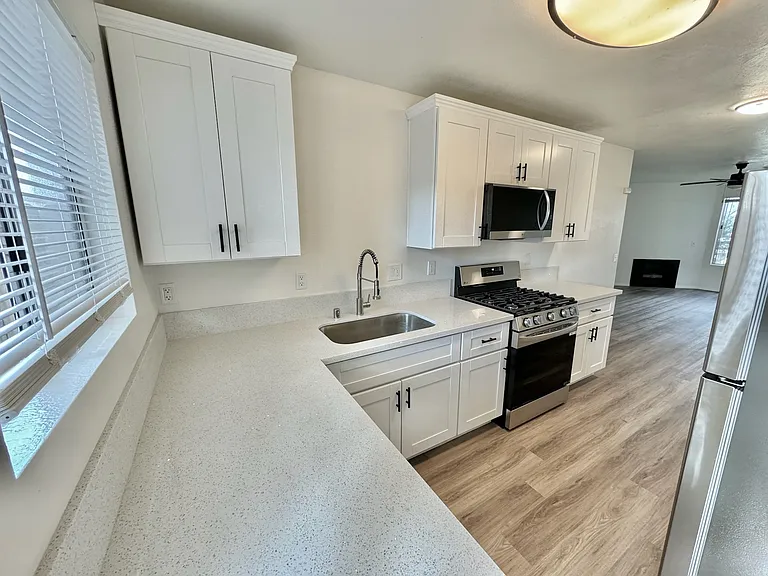 3515-3563 Roosevelt St - Su Casa Apartments — Photo 45
