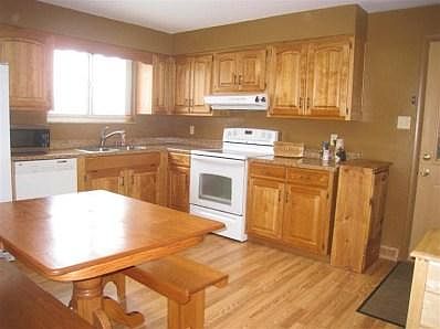 2nd image of 1305 Heatherdale Ave