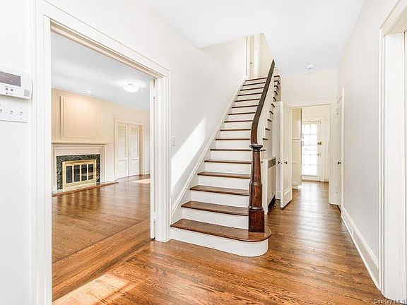 3rd image of 108 Seneca Ave