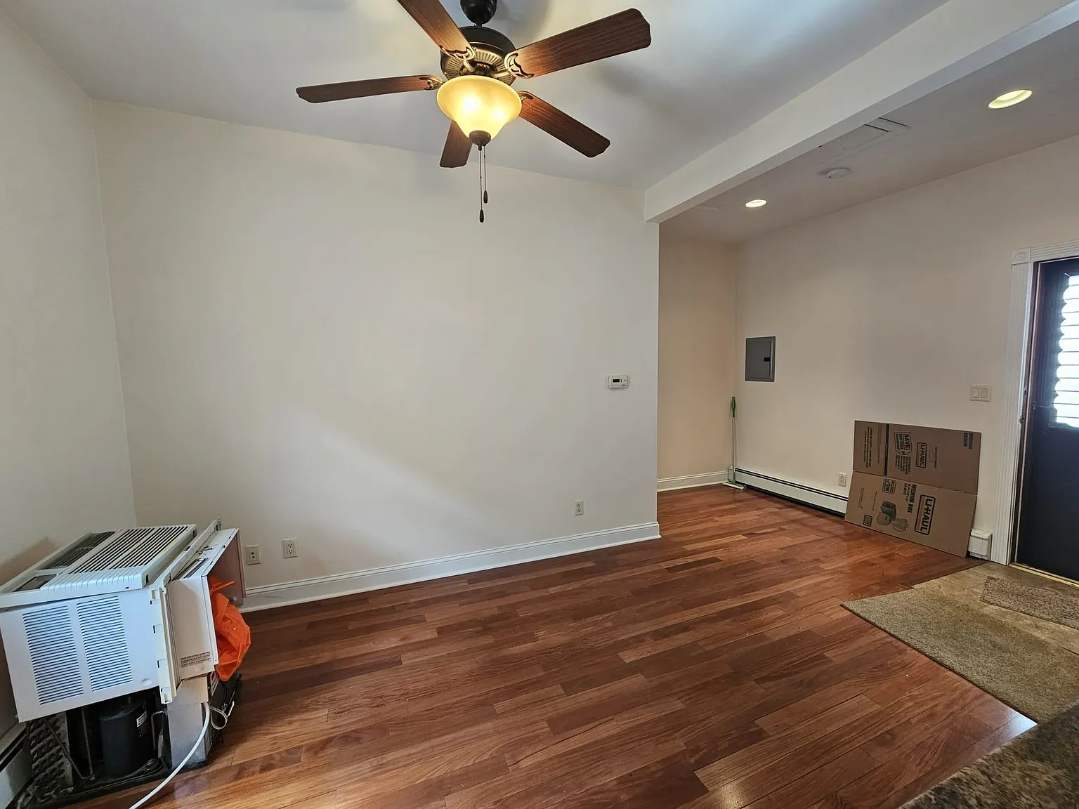 2 bed, 1.0 bath, $1,900 — Photo 3
