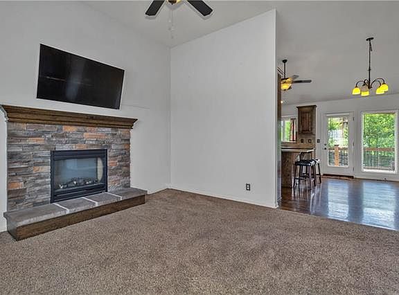 4th image of 4709 Chester Ave