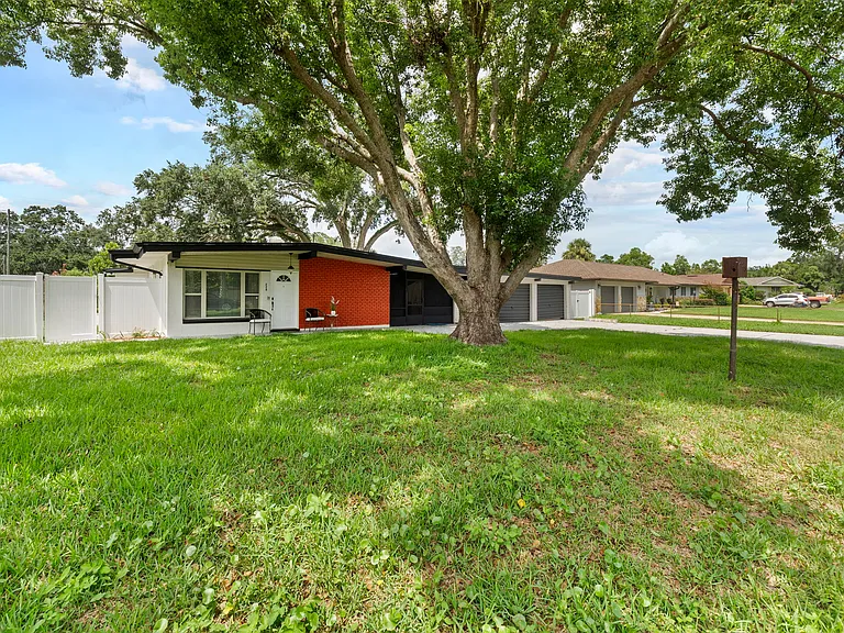 228 Sunset Dr — Photo 29