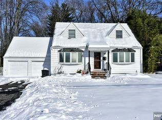 260 W Allendale Ave, Allendale, NJ 07401