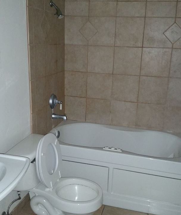 2nd image of 455 W Kelso St