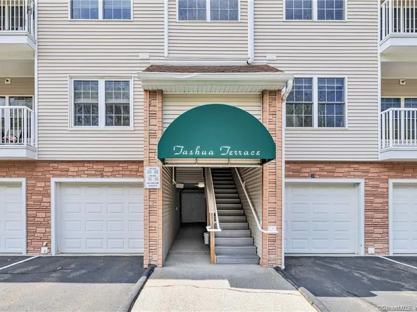 22122 Arganese Place, Trumbull, CT 06611