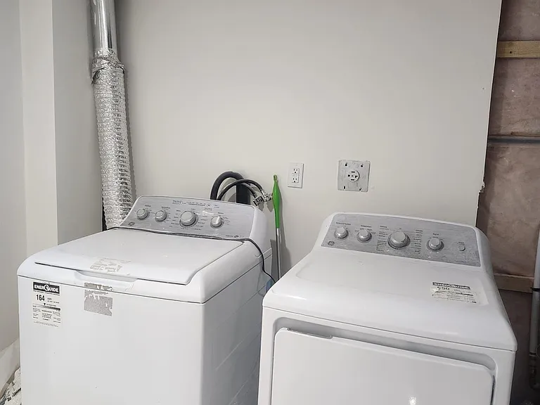 404 Nairn Cir #BASEMENT — Photo 9