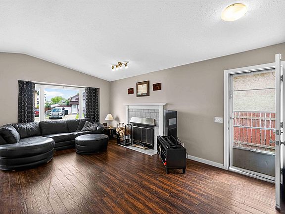 4th image of 17132 96th St NW