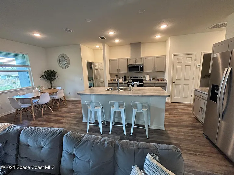 647 Airoso Rd SE — Photo 8