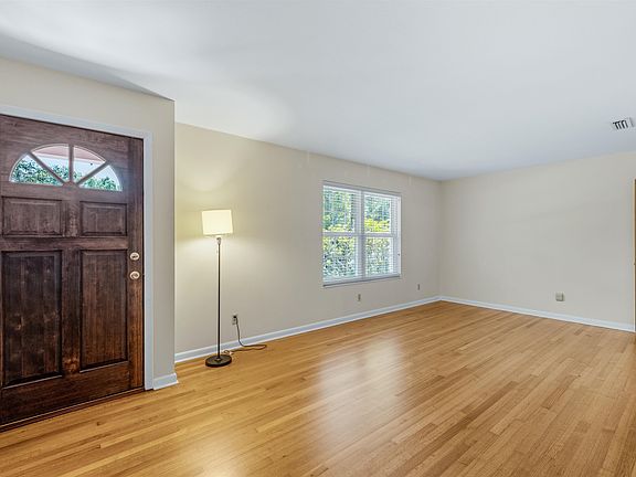 4th image of 146 Meridianna Dr