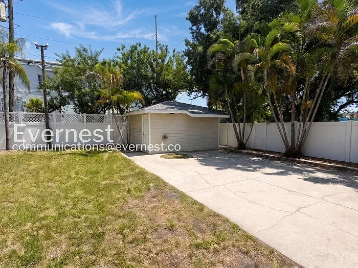 1915 W Orient St — Photo 31