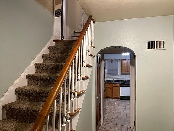 2nd image of 8318 Knollwood Dr