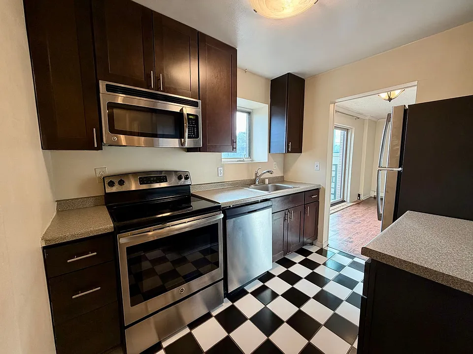 1321 Franklin