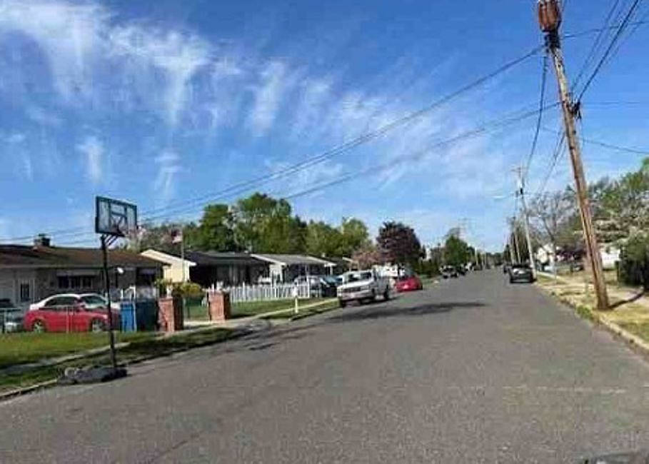 Exterior Neighborhood (street photo)