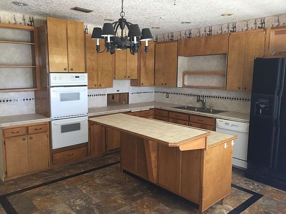 Kitchen - open to dining & family room