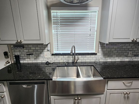 5th image of 2737 Gordon Ave
