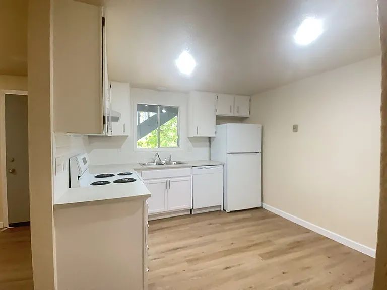 340 NW Heard St — Photo 19