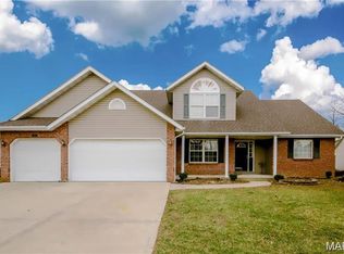 7513 Stonebridge Golf Dr, Maryville, IL 62062
