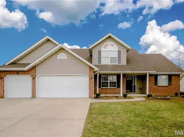 7513 Stonebridge Golf Dr, Maryville, IL 62062