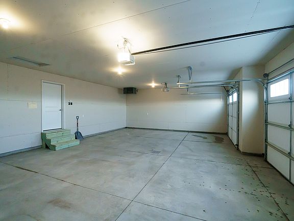 2nd image of 1141 Lilac Ln S