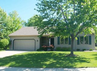 1401 Wayridge Dr, Madison, WI 53704