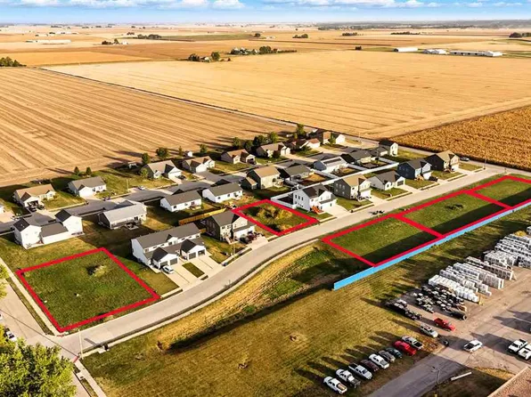 S 11th Avenue E Tyler St, Washington, IA 52353