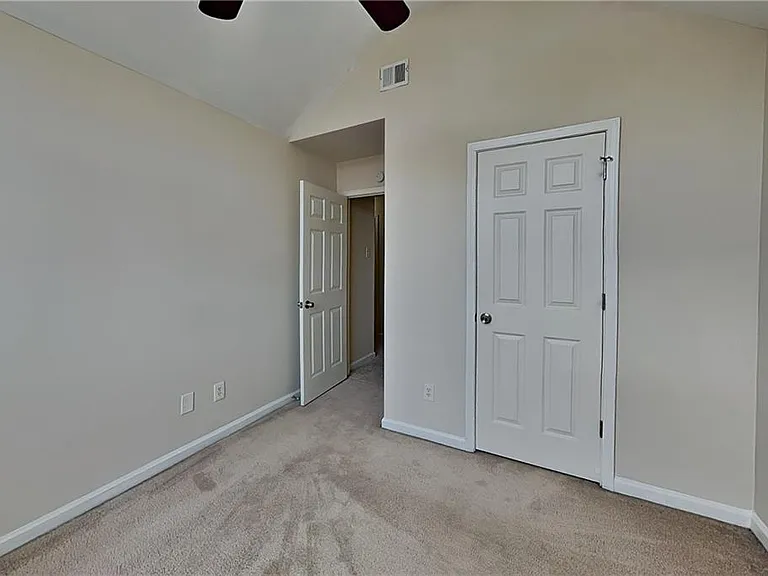 500 Cottonwood Close — Photo 14