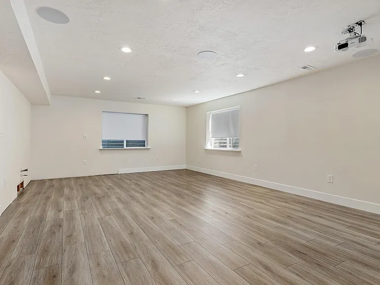 414 E 8800 S — Photo 28