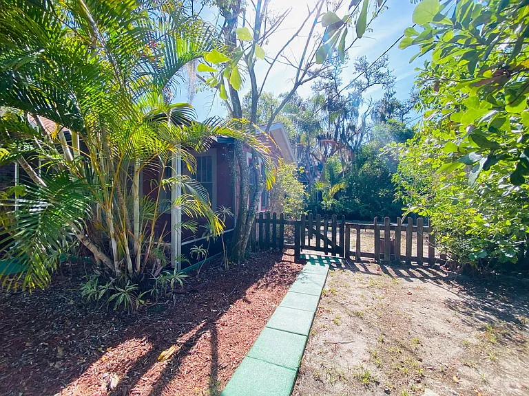 412 Louden Ave — Photo 6